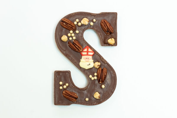 Melk chocolade letter gevuld - Hazelnoten praline
