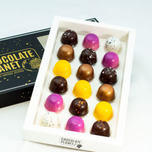 18 bonbons bestellen, kies je eigen smaken. Handgemaakt bij Chocolate Planet